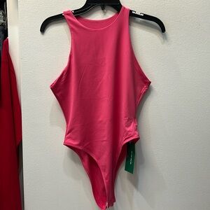 Women’s bodysuit pink with snap closure